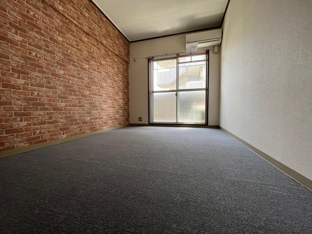 居室・リビング　6帖　洋室　風通しの良い明るい室内です♪