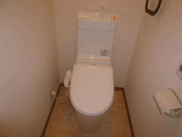 トイレ　温水洗浄便座