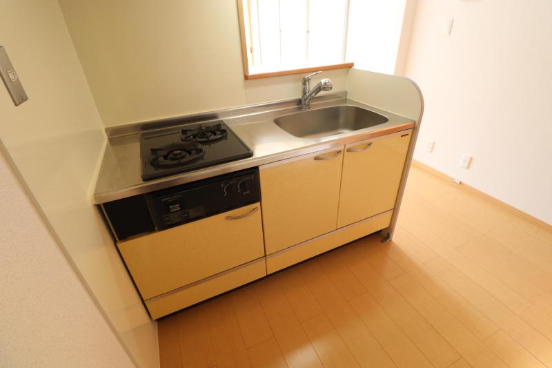 キッチン　1　2口コンロ付きの対面式キッチン