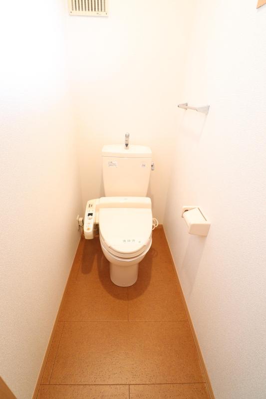トイレ　温水洗浄暖房便座付きトイレ