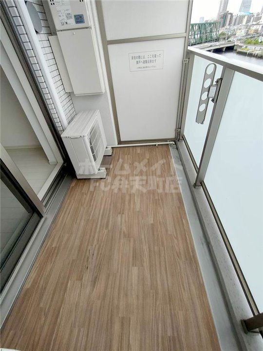 バルコニー　暖かな日差しのふりそそぐバルコニー