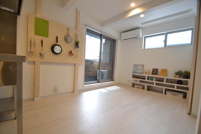 居室・リビング　小物は飾りです。入居時には付きません。