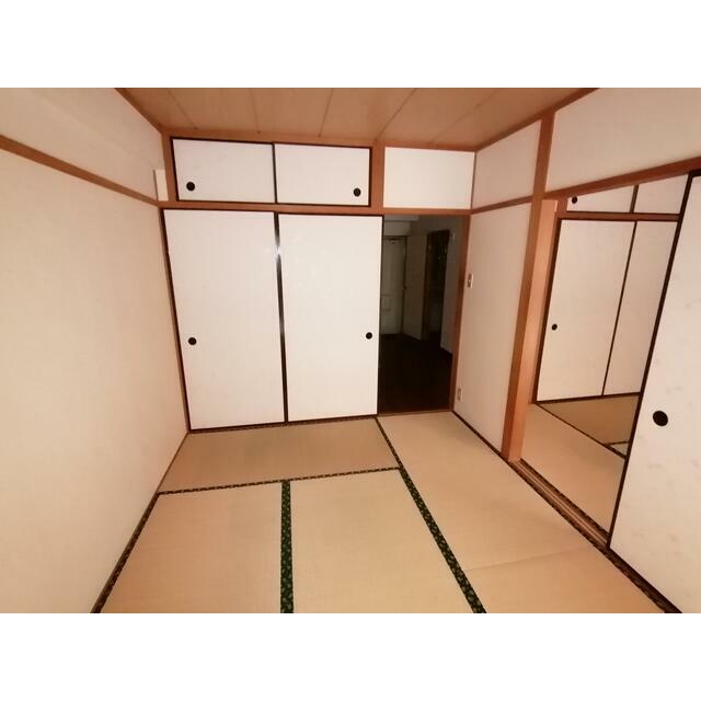 収納　和室６畳（右）