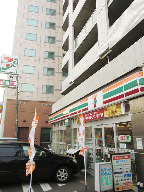 コンビニ　セブンイレブン南９条西４丁目店（コンビニ）まで400m