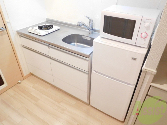 キッチン　１口ガスコンロ付きのシステムキッチンです。一人暮らしなら十分