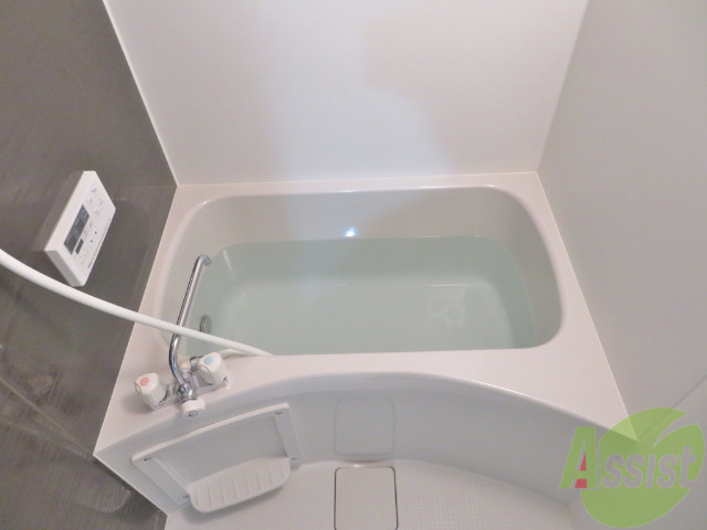 バス・シャワールーム　バスルームはこちらです。広々としてゆったり休めます。