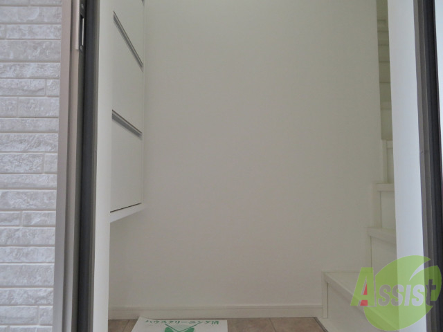 玄関　玄関の様子です。明るい印象ですね。気分もあがりそう。