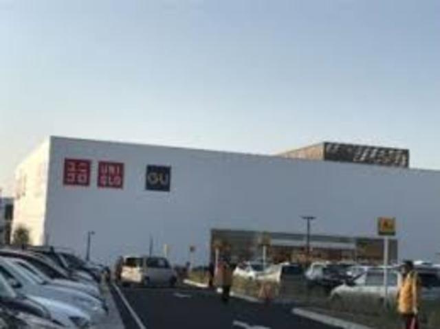 ショッピングセンター　ユニクロオアシスタウン伊丹鴻池店（ショッピングセンター）まで981m