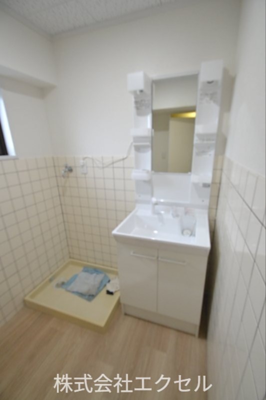 洗面設備　同建物の別部屋の写真です。