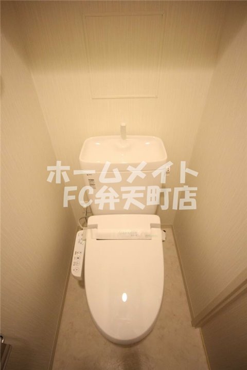 トイレ　温水洗浄便座トイレです
