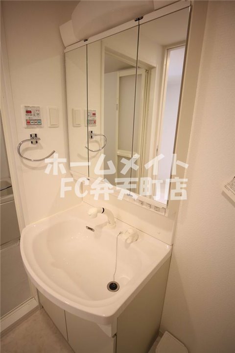 洗面設備　使いやすい独立洗面台です