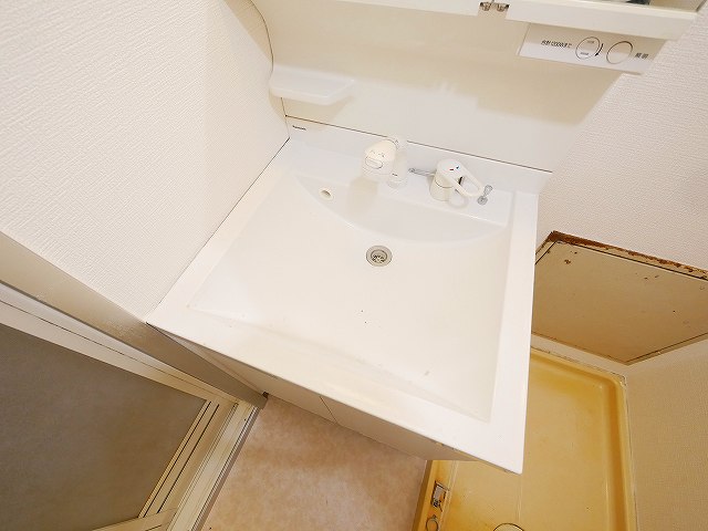 洗面設備　コンパクトで使いやすい洗面所