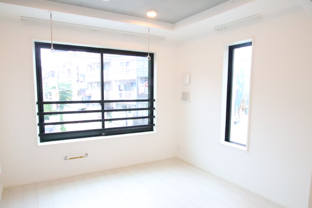 居室・リビング　★二面採光の明るいお部屋です★