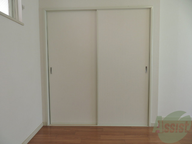 収納　クローゼットです。大きい荷物もしまうことができます。