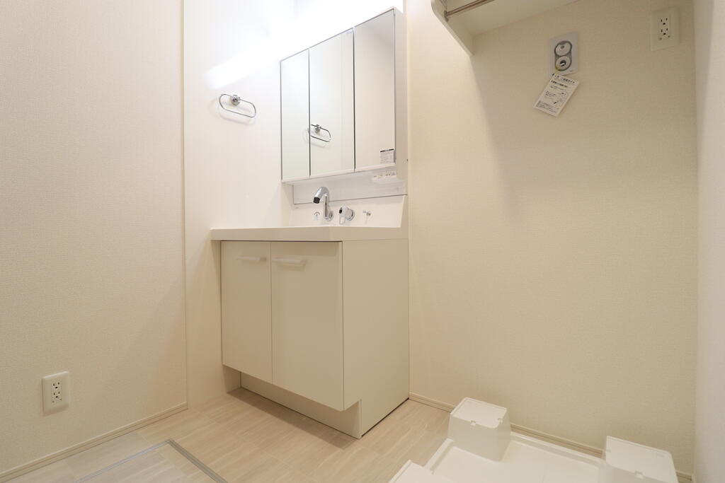 洗面設備　シャワー付きドレッサー