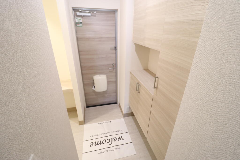 玄関　エントランスクローク以外にシューズボックスも付いてます