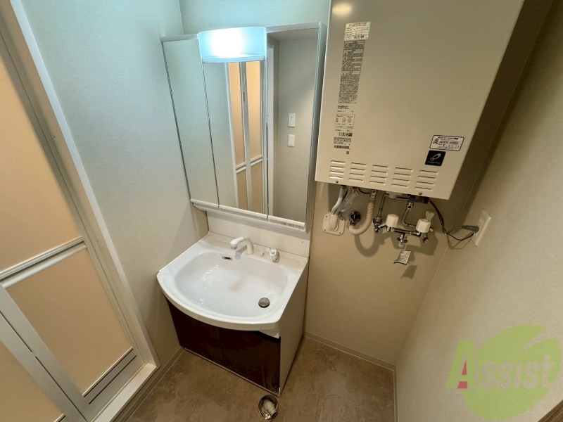 洗面設備　お洒落な独立洗面化粧台になっておりました！