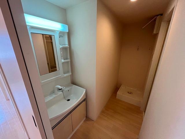 洗面設備　明るい洗面所です※類似別物件の写真です