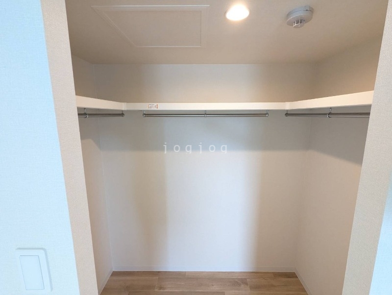 収納　ウォークインクロゼット三箇所