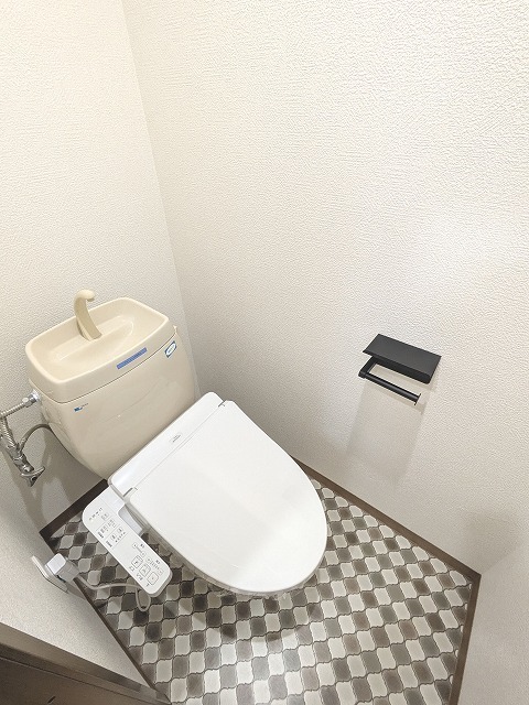 トイレ　温水洗浄便座付き