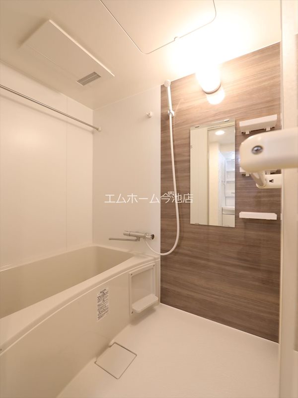 バス・シャワールーム　浴室暖房乾燥機能付バス