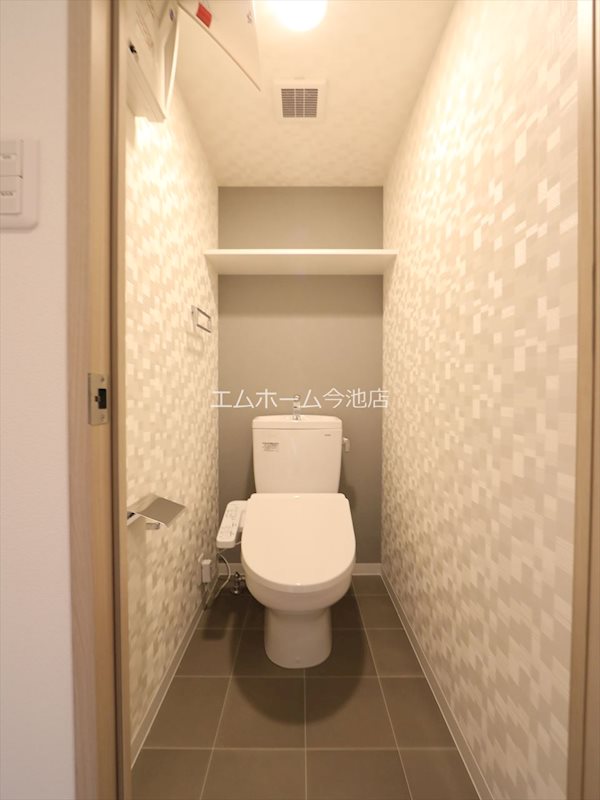 トイレ　温水洗浄便座付トイレ