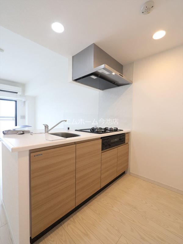 キッチン　システムキッチン（ガス3口グリル付）