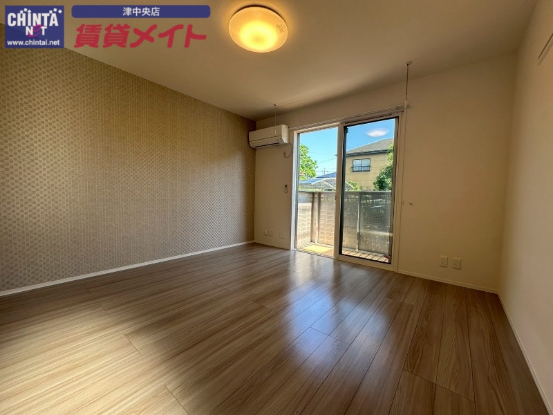 居室・リビング　同物件別部屋の写真