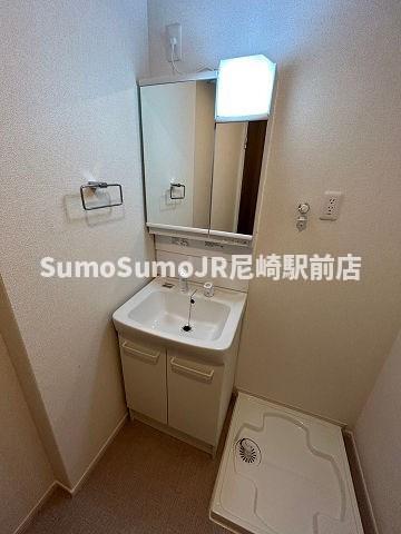 洗面設備　独立洗面台、朝の身支度には欠かせません