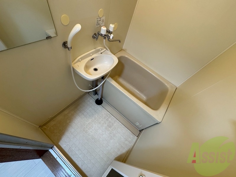 バス・シャワールーム　ユニットバスです。疲れを癒すのに欠かせませんね！