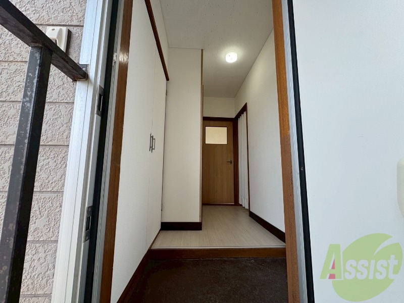 玄関　玄関の様子です。明るい印象ですね。気分もあがりそう。