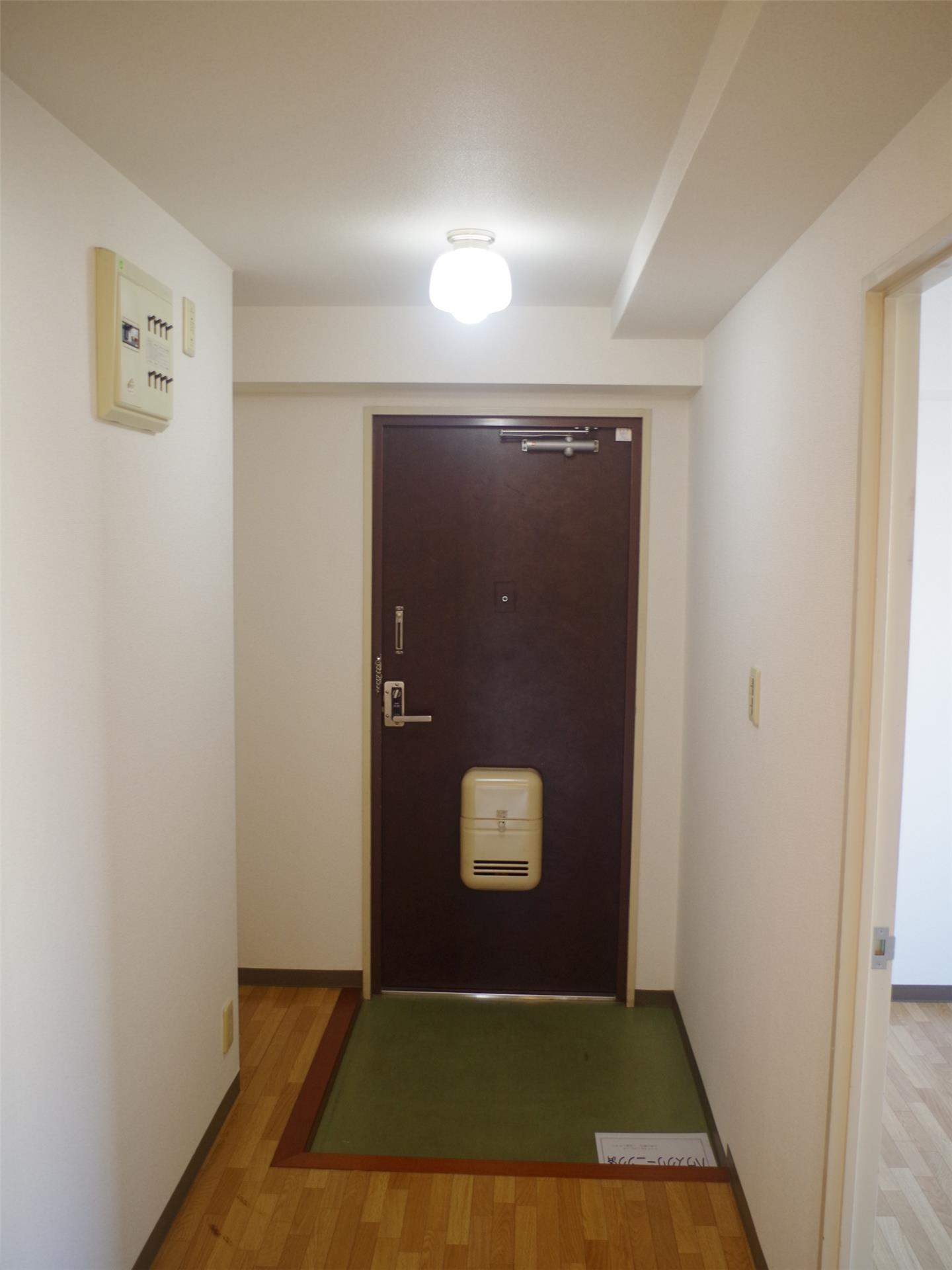 居室・リビング　玄関