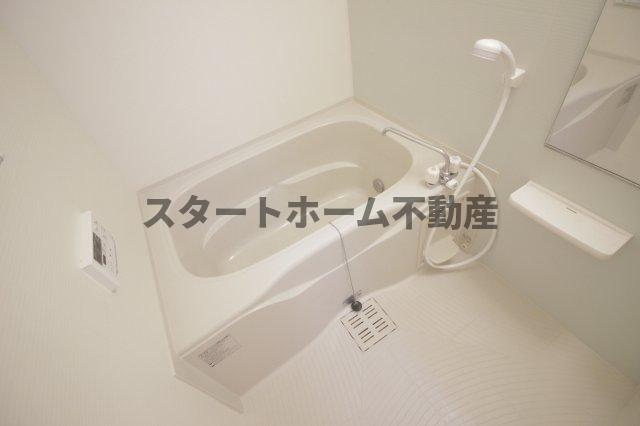 バス・シャワールーム　コンパクトで使いやすいお風呂です