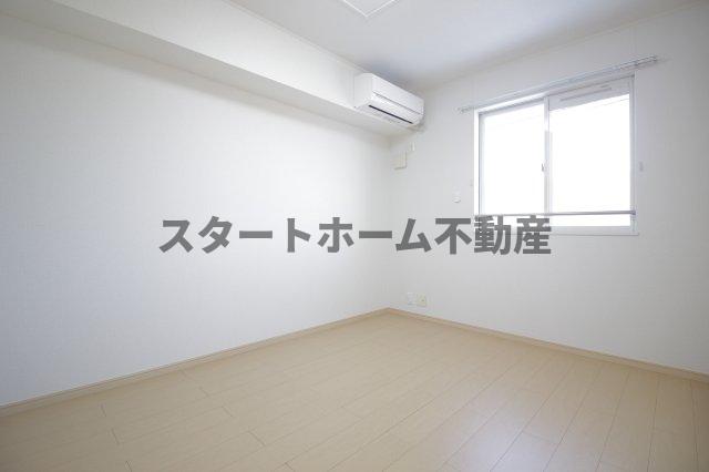 その他部屋・スペース　開放的な寝室です