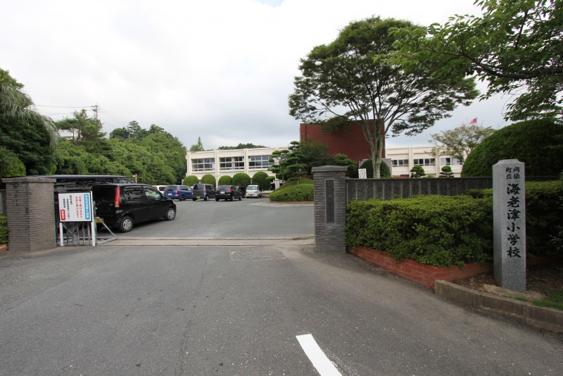 小学校　岡垣町立海老津小学校（小学校）まで187m