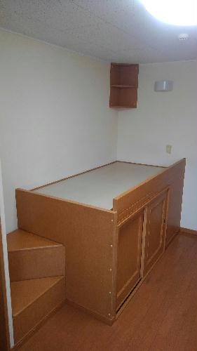 その他部屋・スペース　ベットが造り付けになっております。