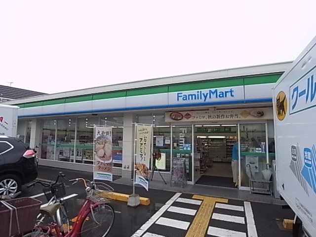 コンビニ　ファミリーマート　小林四丁目店（コンビニ）まで372m