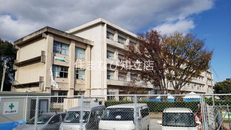 小学校　知立市立知立西小学校（小学校）まで991m