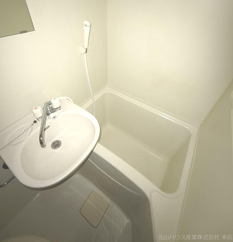 バス・シャワールーム　同タイプの109号室の写真です