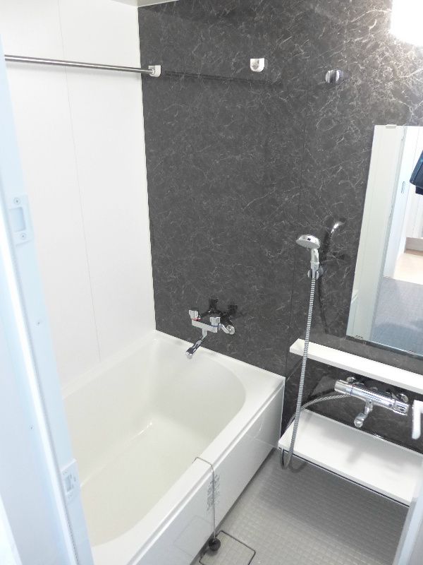 バス・シャワールーム　※別部屋の参考写真です。