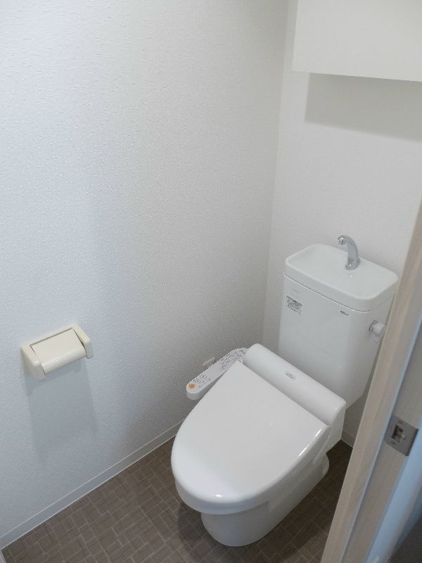 トイレ　※別部屋の参考写真です。