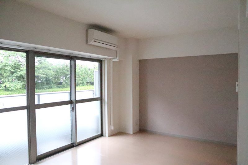 居室・リビング　※別部屋の参考写真です。