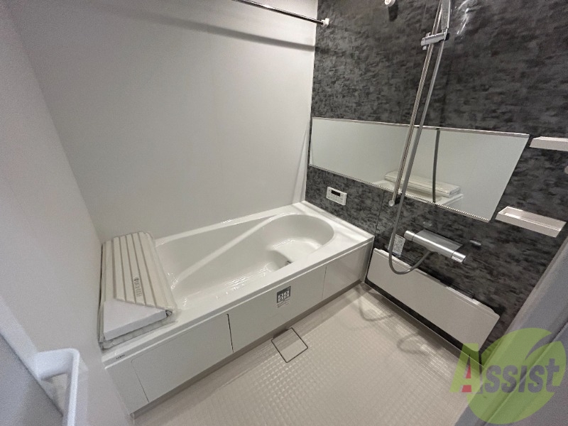 バス・シャワールーム　コチラで日々の疲れを癒し、リラックスしてください