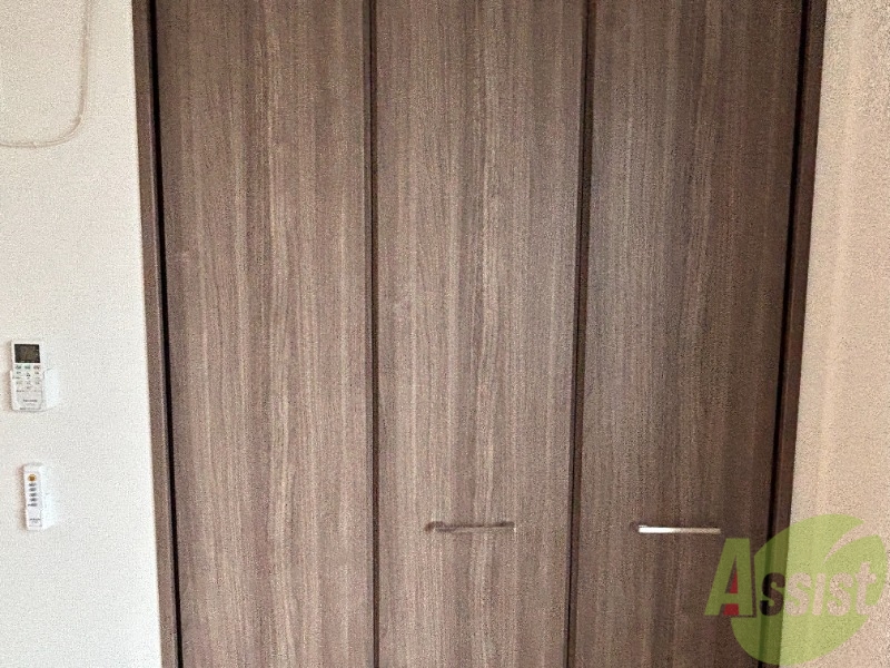 収納　収納はこちらのクローゼットをお使いください。