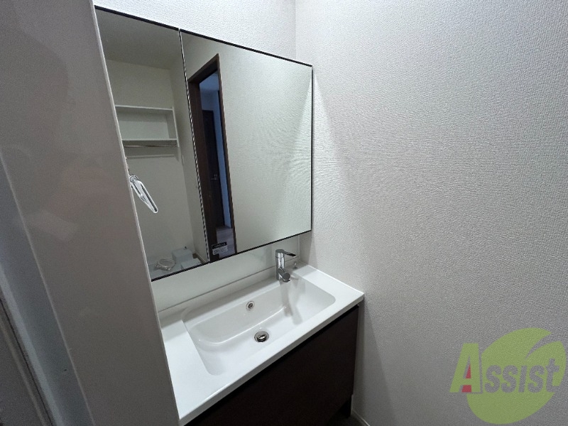 洗面設備　洗面台は独立しています。朝の身支度はこちらでどうぞ～