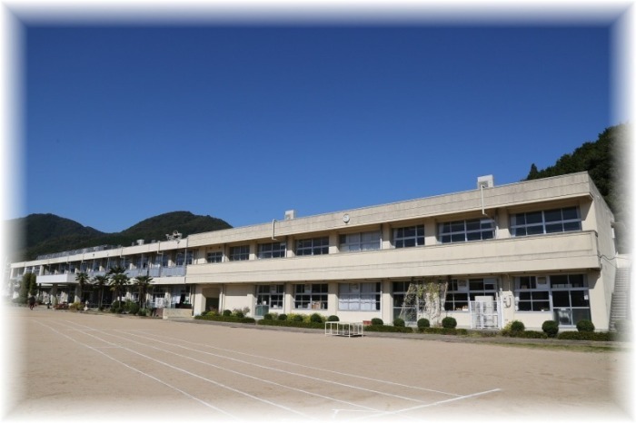 小学校　岡山市立芳田小学校（小学校）まで784m