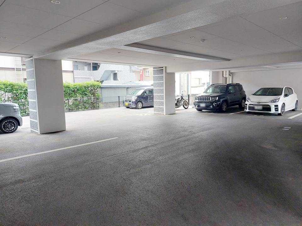 駐車場　駐車場