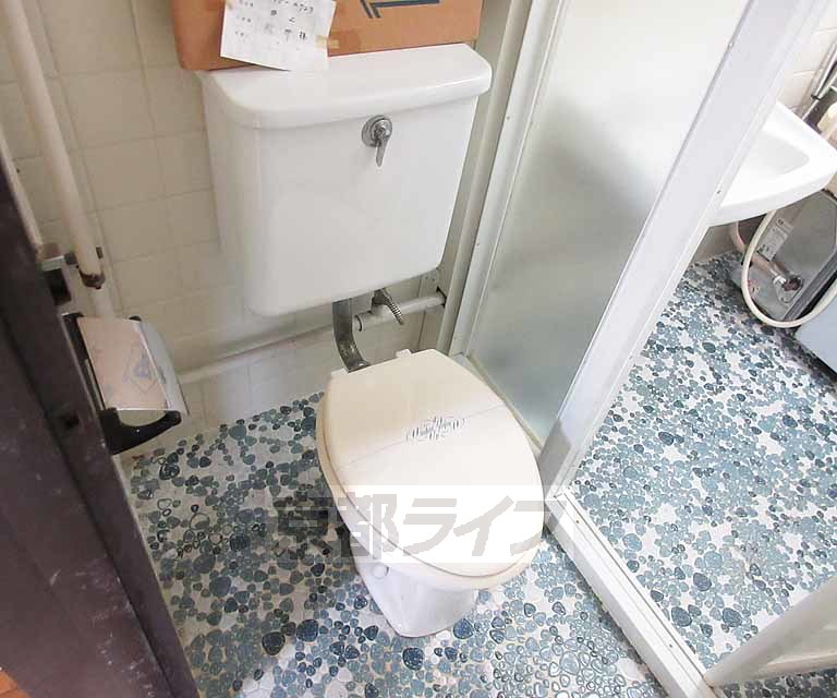 トイレ　オシャレなタイルです。