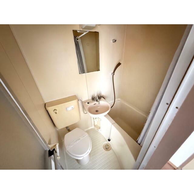 バス・シャワールーム　お手入れが楽なユニットバス