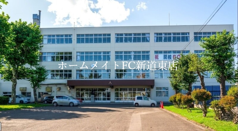 中学校　札幌市立東栄中学校（中学校）まで334m